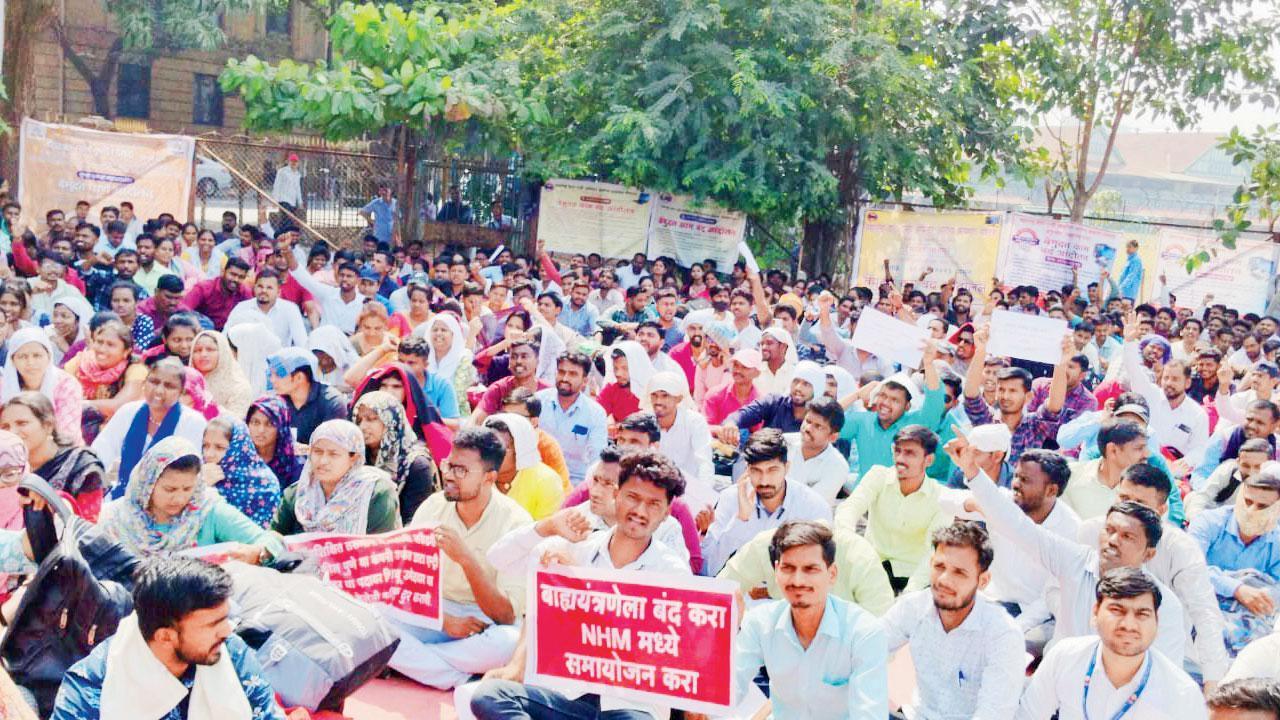 Maharashtra: Facing termination, workers from across state launch protest