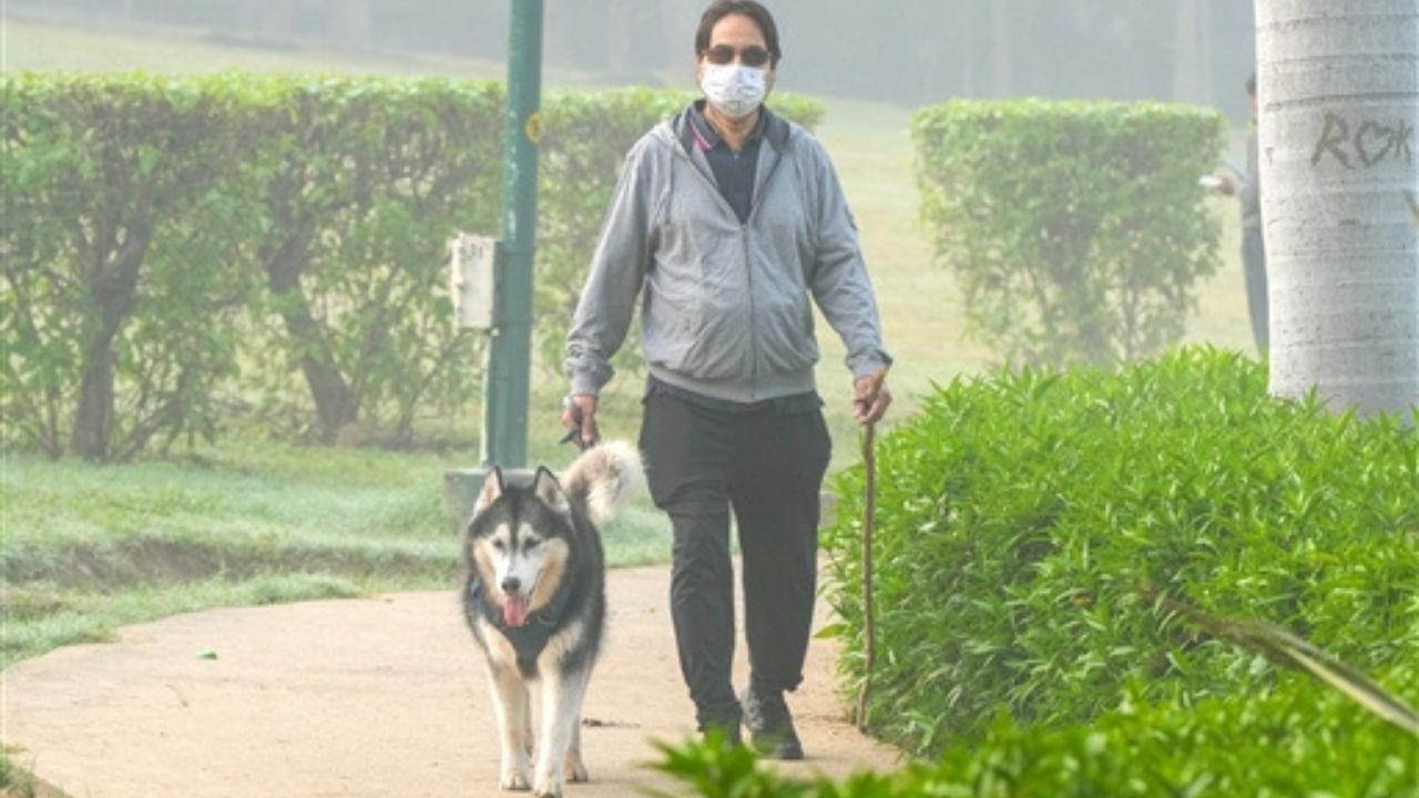 The overall air quality in the national capital continued to be 'severe' fifth consecutive day, the Central Pollution Control Board stated. 