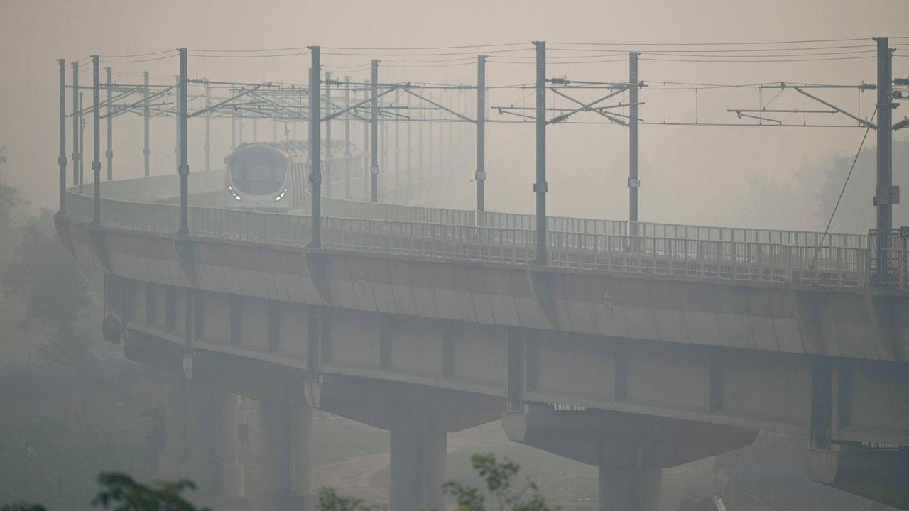 Delhi LG VK Saxena slams state govt & Punjab govt over pollution