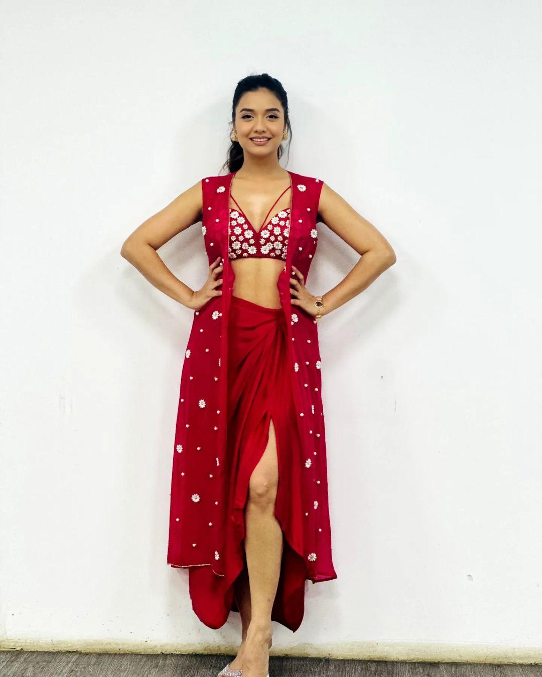 Wearing a deep red slit skirt and pairing it with a shrug, Divya not only looks elegant but also provides major indo-western outfit ideas