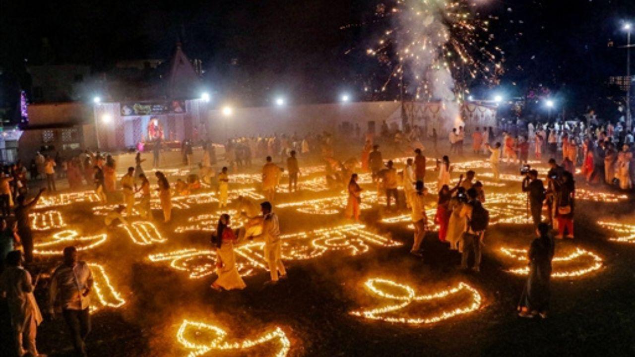 The significance of Diwali shopping extends beyond the material aspects, the festivities highlight the importance of shared experiences and cultural connections. 