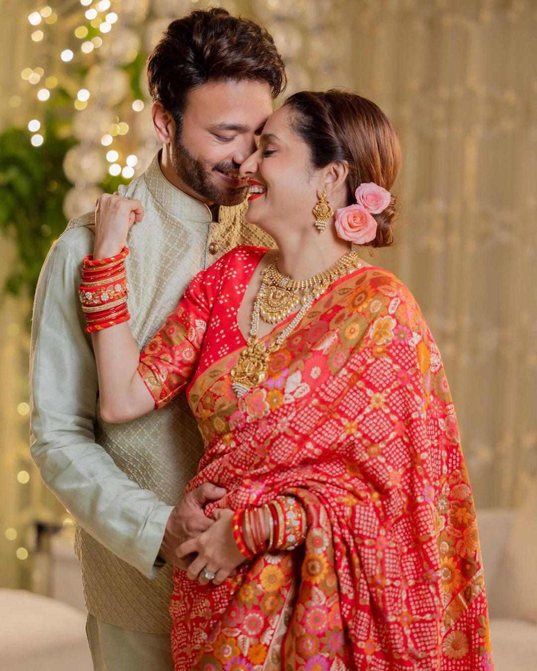 In this picture, the actress posed with her husband Vicky Jain and looked absolutely stunning