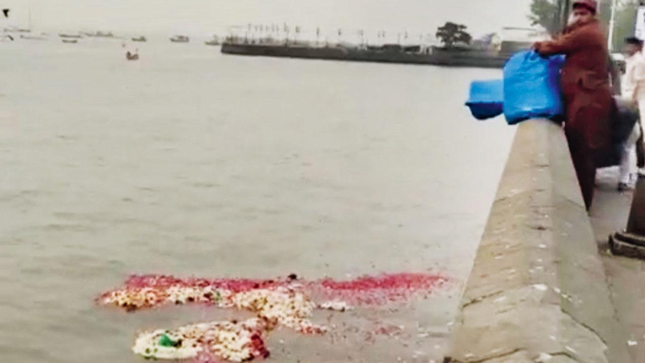 Mumbai man fined Rs 10,000 for dumping garbage in the sea