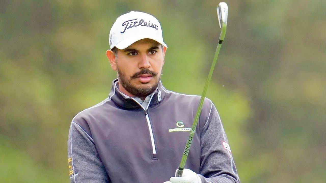 Bhullar takes sole lead with 8-under-63