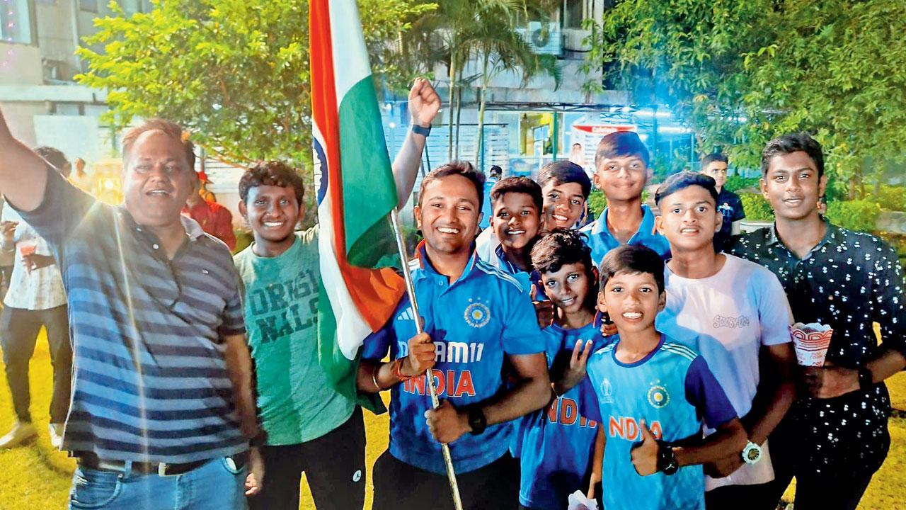 Mumbai: At Poisur Gymkhana, freebie promise draws 5,000 to World Cup showdown
