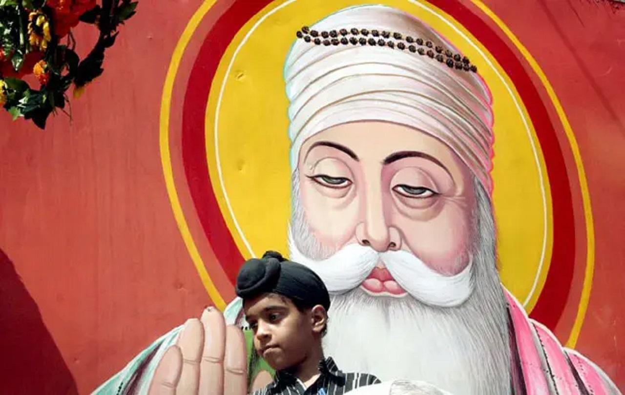 “Unlike other medieval poet saints, the Guru also spoke emphatically of collective liberation and went beyond singing about human equality to actually challenging the Hindu caste hierarchy by starting the langar (communal meal), which represented rejection of any social, age, or gender-related distinctions,” says Gurinder Singh Mann of the Global Institute for Sikh Studies