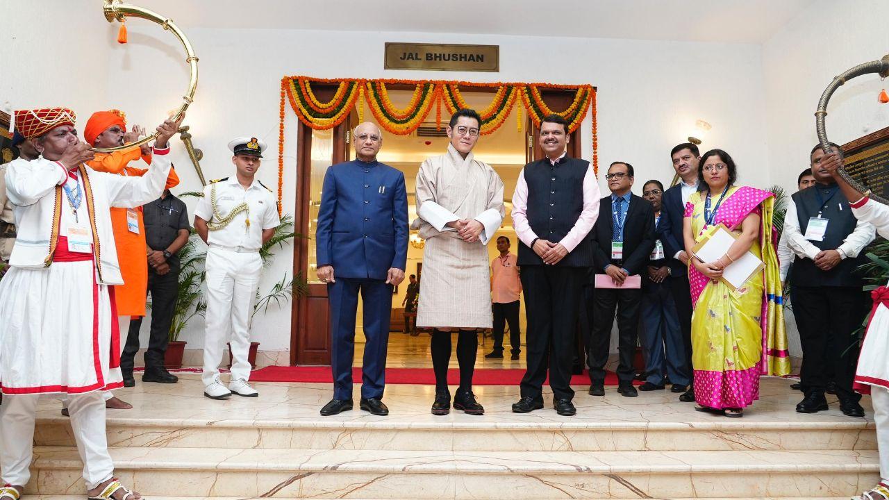 The Bhutanese King was welcomed in a ceremonial way by Guv and Maharashtra Deputy Chief Minister Devendra Fadnavis at the Raj Bhavan. 