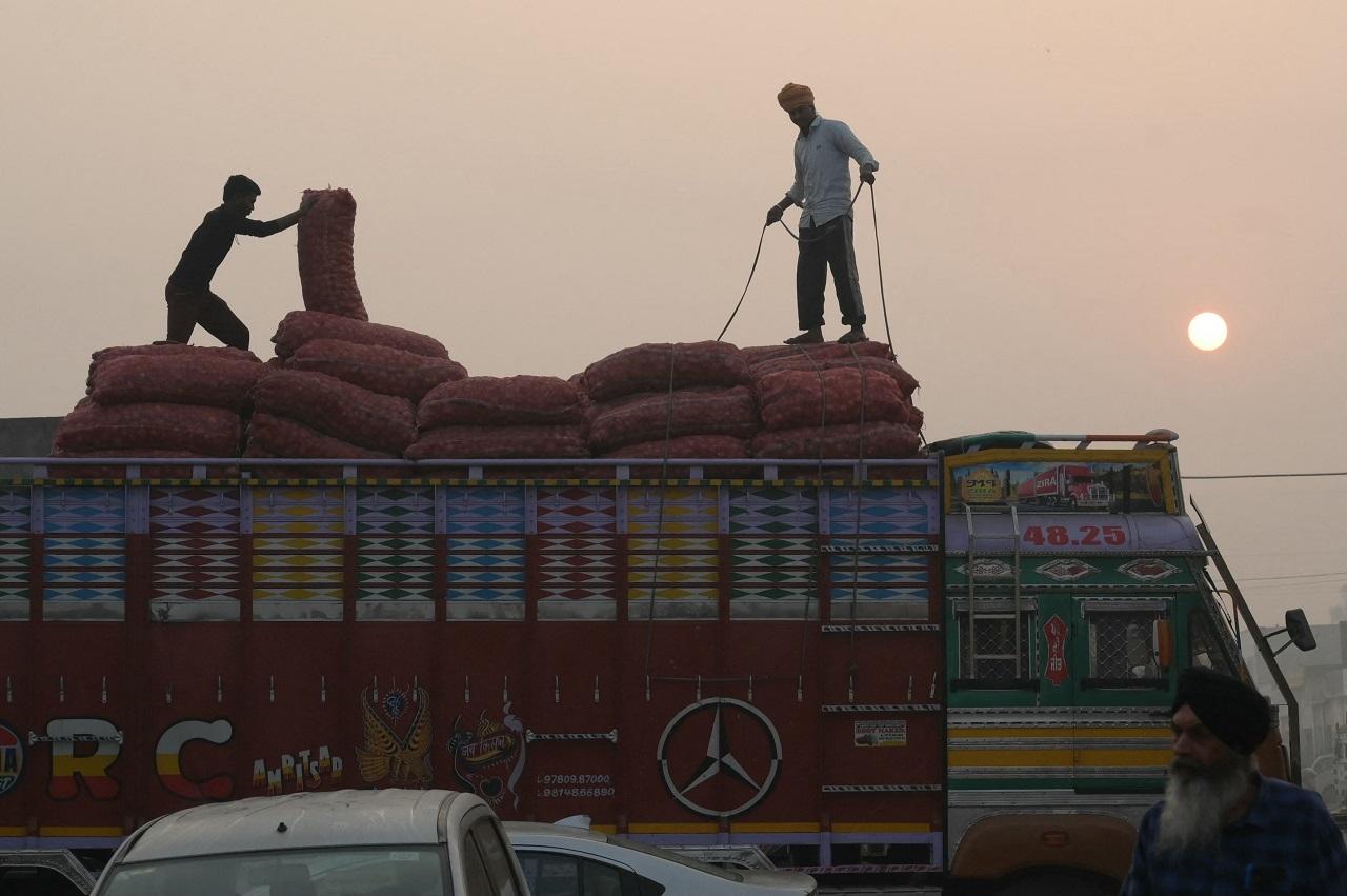 The proactive measures have started to show results, as onion prices in the Maharashtra's Lasalgaon market have declined by 24 per cent from Rs 4,800 per quintal on October 28 to Rs 3,650 per quintal on November 3