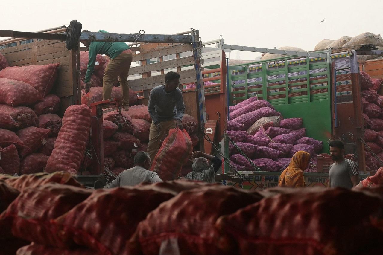 Kendriya Bhandar has initiated retail supply in Delhi-NCR, starting on November 3 and Safal Mother Dairy is set to begin this weekend. In southern states, the Hyderabad Agricultural Cooperatives Association (HACA) is ensuring the retail sale of onions to consumers