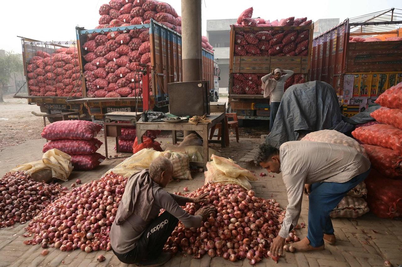 These organisations are selling onions at a subsidised price of Rs 25 per kilogramme. As of November 2, NAFED has established 329 retail points across 21 states, including stationary outlets and mobile vans. Similarly, NCCF has set up 457 retail points in 20 states, read the press release
