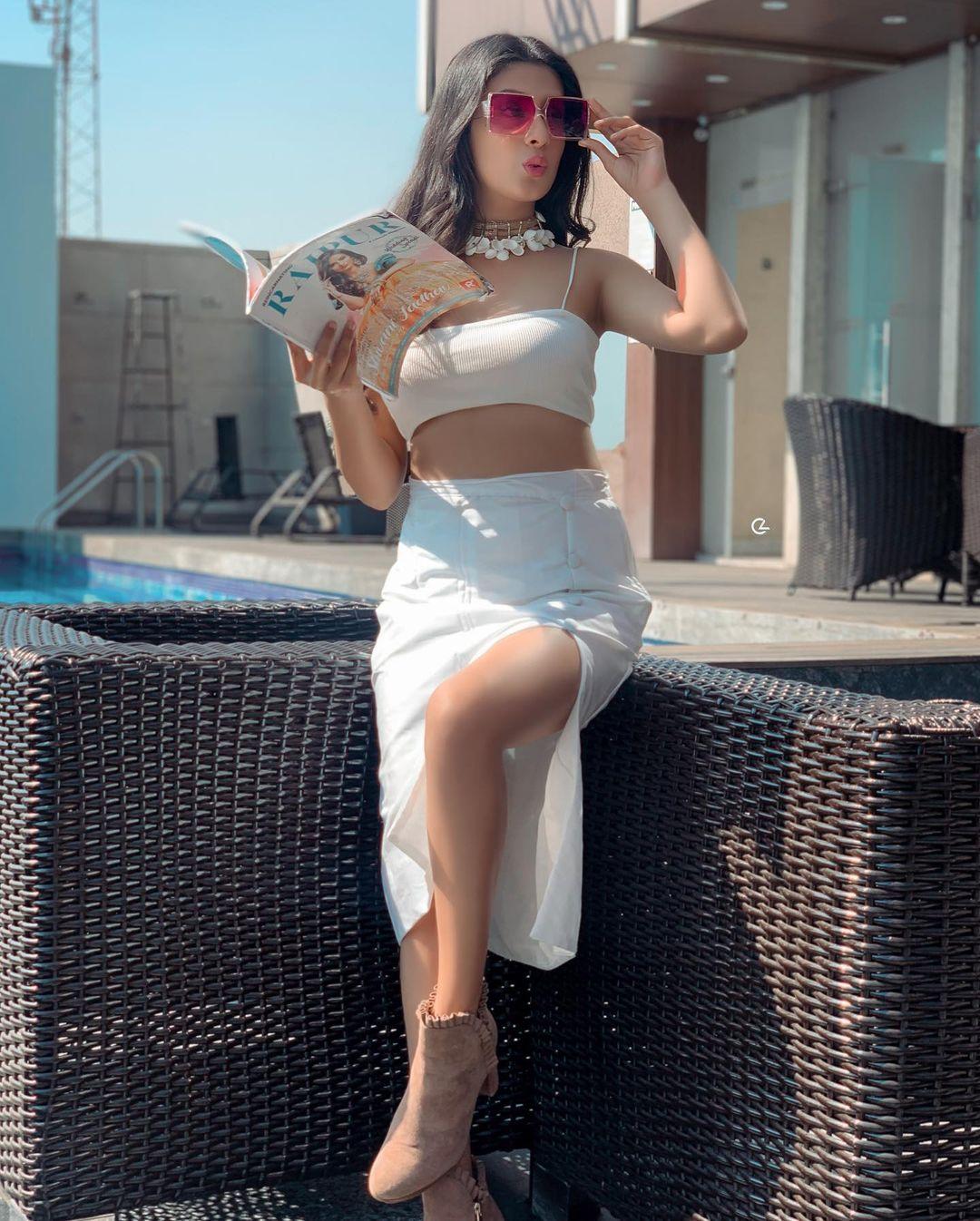 Besties cocktail at the poolside and confused about what to wear, which is subtle yet sexy? Then go for this pretty white coord set