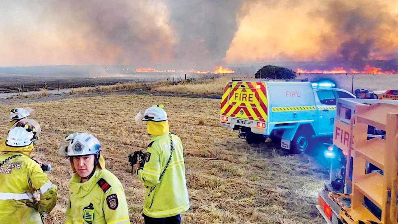 Australia: Dozens evacuate after wildfire burns in area bordering Perth