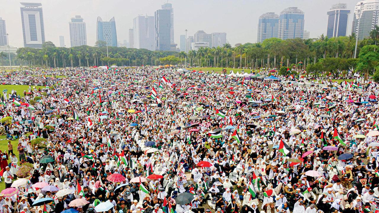Thousands show their solidarity with Palestinians in Jakarta, Indonesia