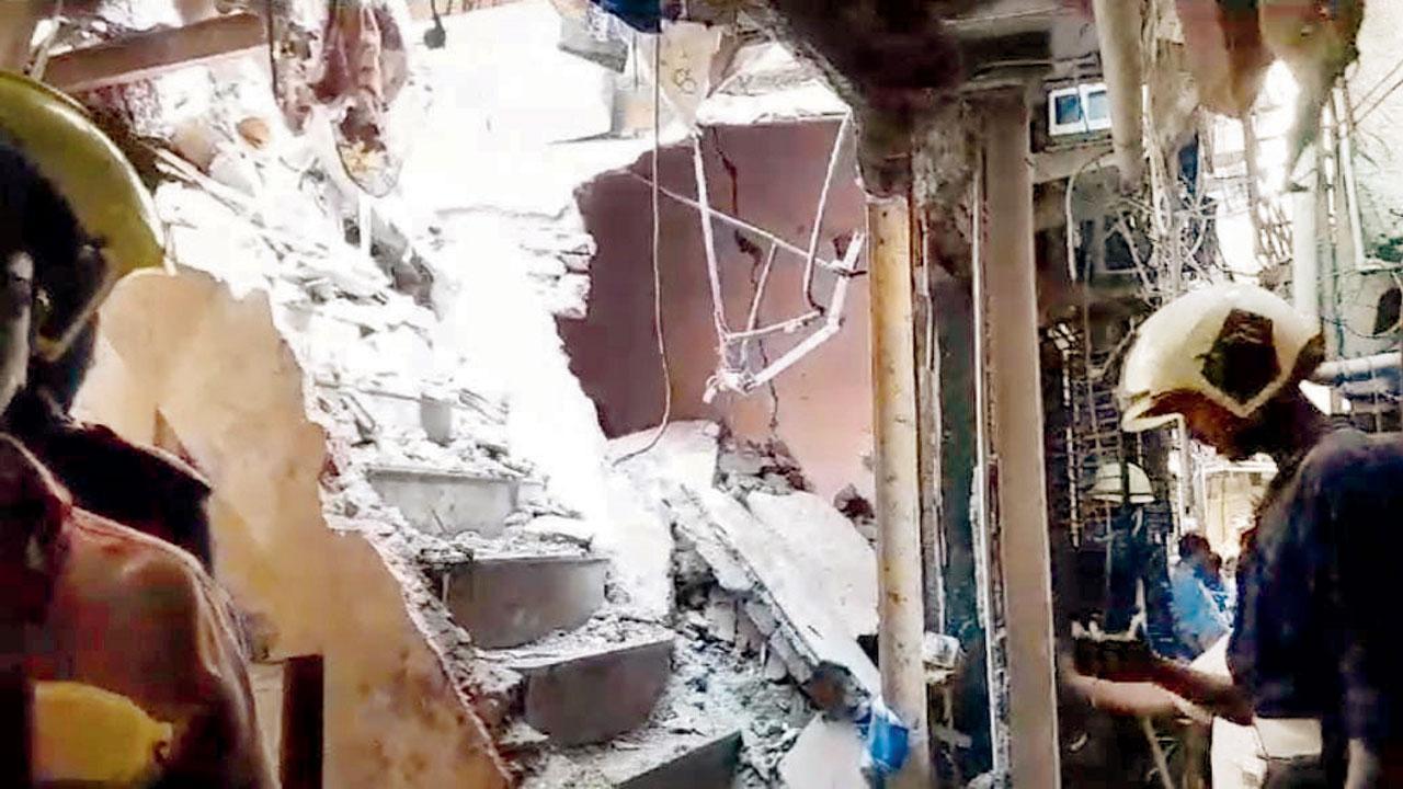 Mumbai: Five Chembur homes collapse due to LPG cylinder blast