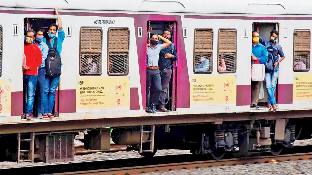 Mumbai: Central Railway trains to get officially appointed vendors