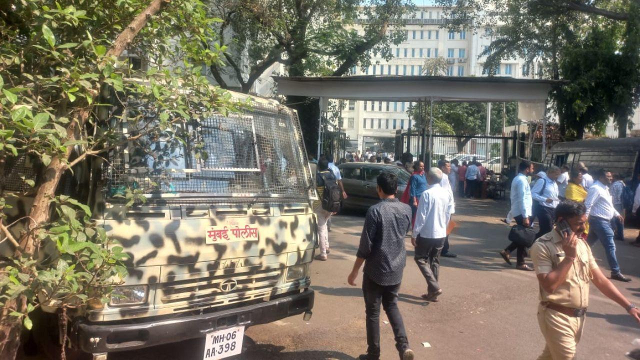 The demonstrators are demanding reservation in educational institutions and government jobs for the Maratha community.