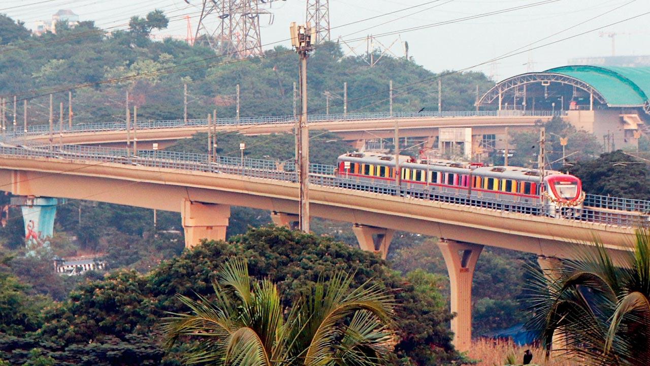 A train makes its way from Belapur to Pendhar after the inauguration of the long-awaited Navi Mumbai Metro on Friday. Pic/Anurag Ahire