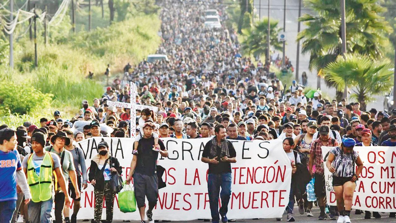 Around 3,000 migrants block highway in Mexico