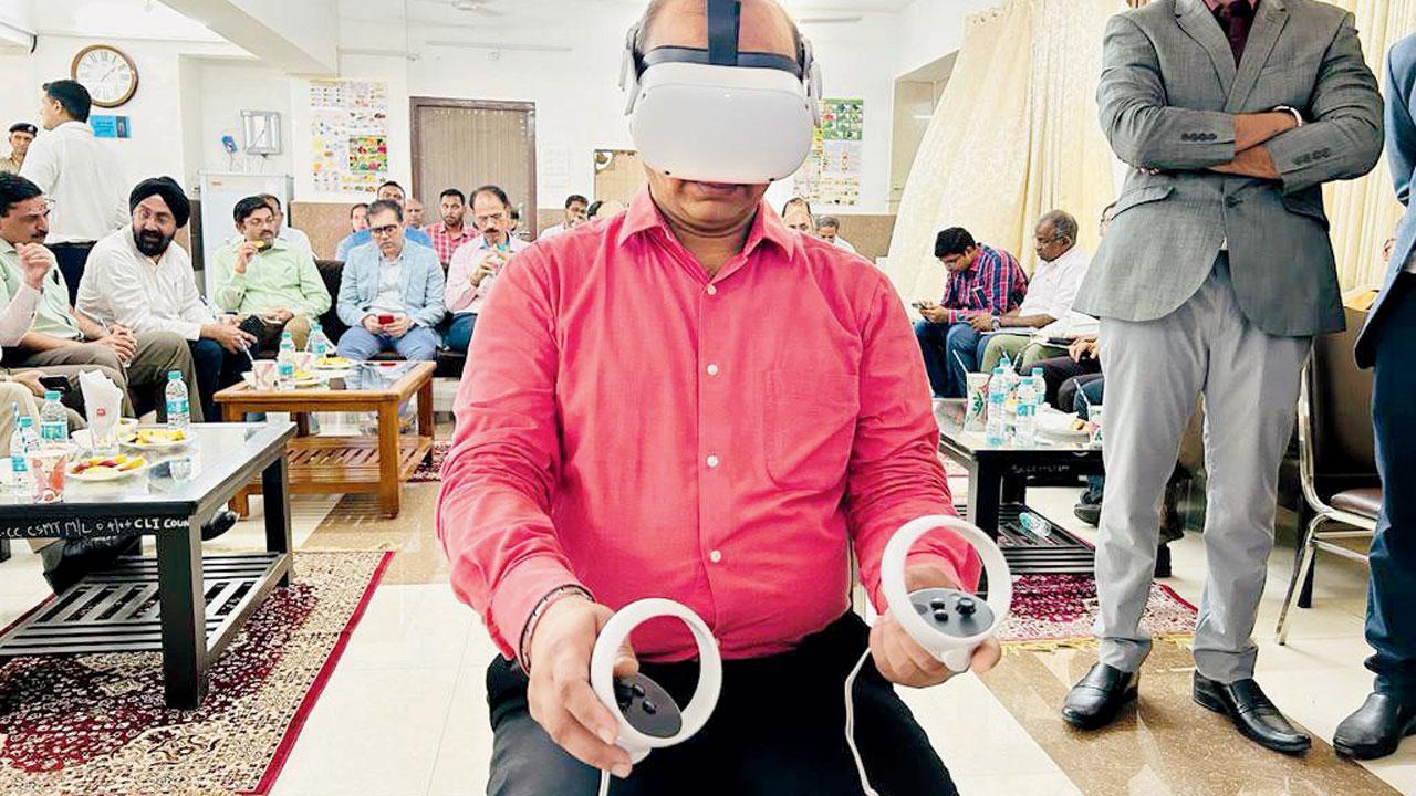 Mumbai: Motormen of Central Railway embrace virtual reality training