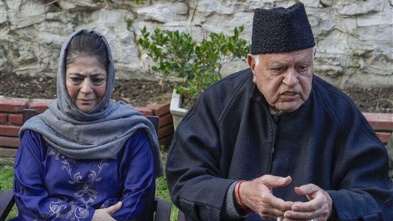 Farooq Abdullah, former CM of Jammu and Kashmir, indirectly criticised the current administration for the reported dismal conditions in hospitals and concerns regarding water and electricity supply in the Union Territory. Pics/Agencies