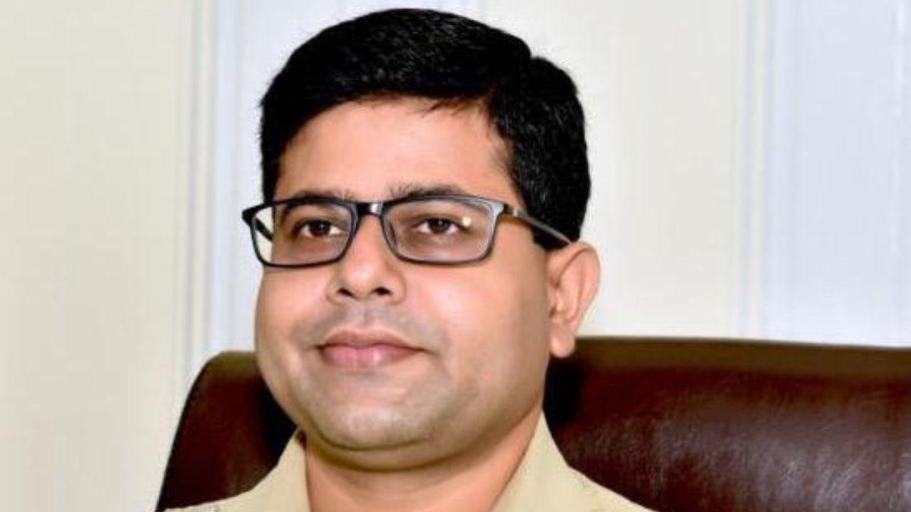 Mumbai Crime Branch DCP Raj Tilak Roushan tops mid-career training program at SVPNPA