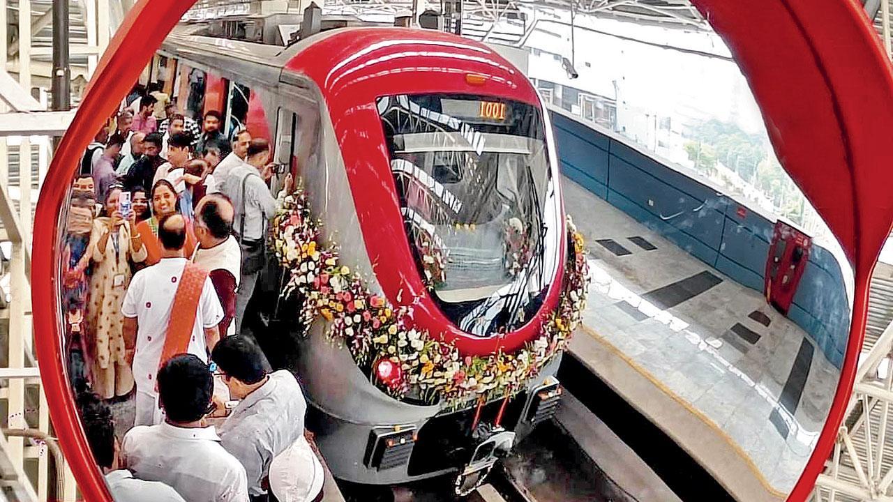 One lakh ride on Navi Mumbai metro in week