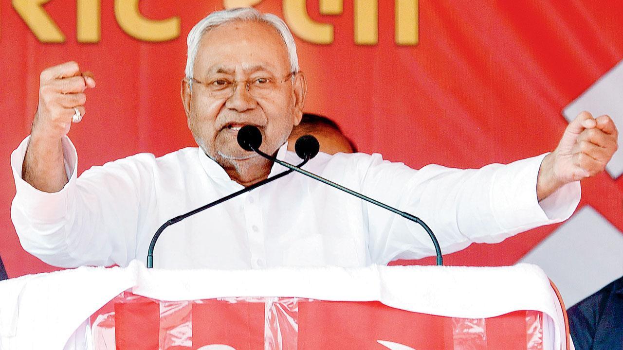 Nitish blames Cong for INDIA losing steam