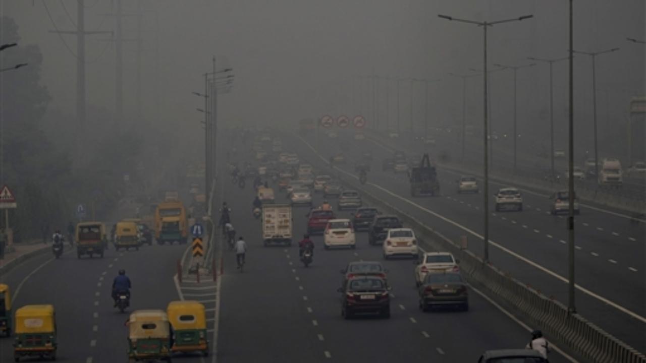 Vehicles ply on a road amid low visibility due to smog, in Ghaziabad, Thursday, Nov. 2, 2023