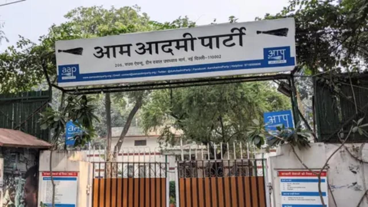 AAP govt misled, lied to people in matter of odd-even scheme: Delhi LG's office