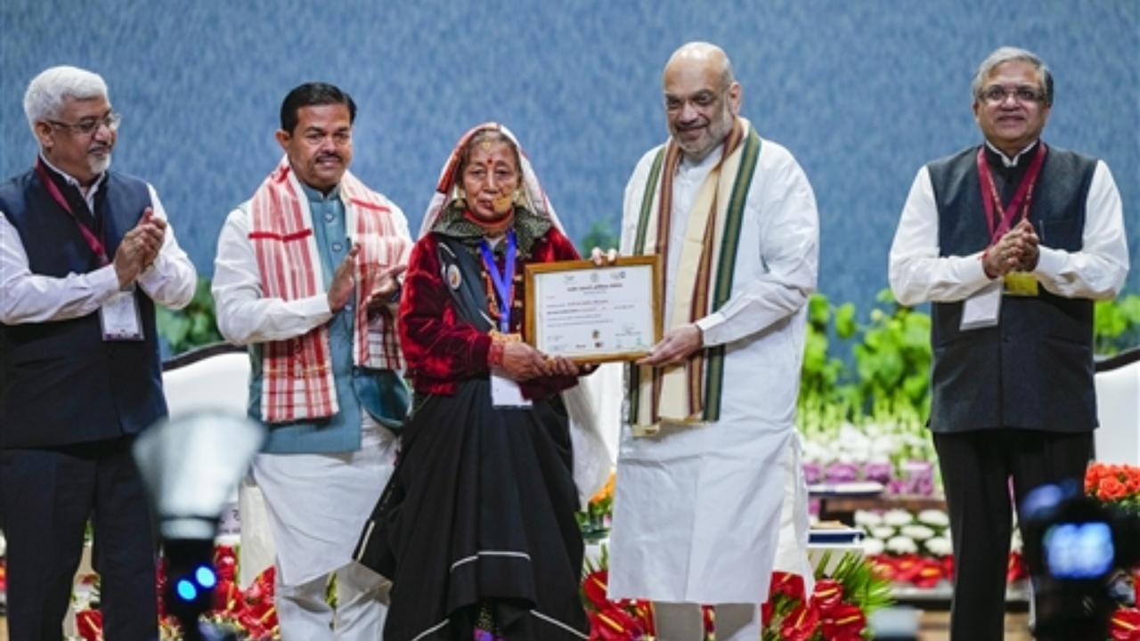 The Minister said NCOL aims to cover the entire supply chain of organic products through cooperative networks by undertaking various activities like aggregation, certification, production, testing, procurement, storage, processing, branding, packaging, labeling, marketing, etc for the ultimate benefit of farmer members