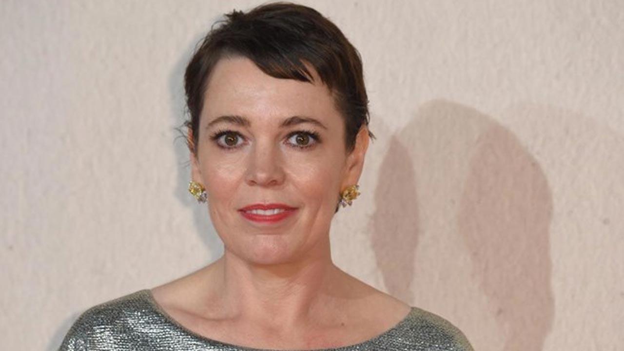 Olivia Colman says that harassment by paparazzi forced her to leave London