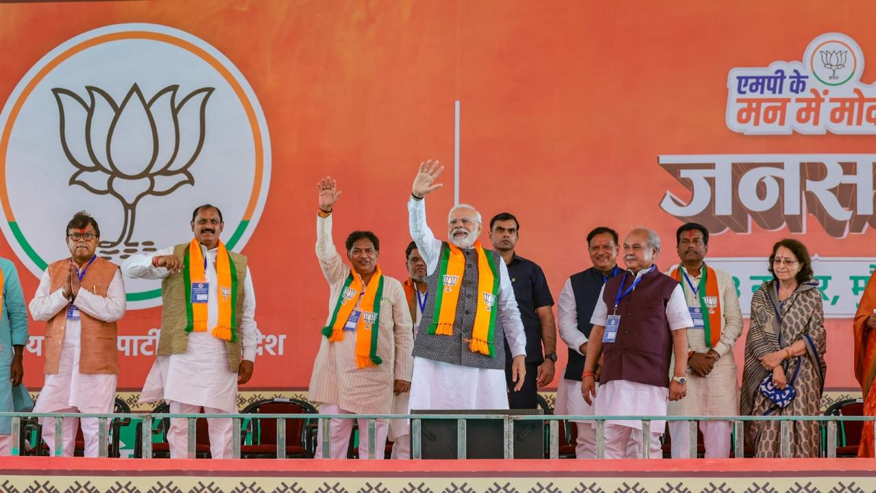 Warning people not to fall into the 'trap' of Congress, PM Modi said, 'The way a vehicle takes us back in the reverse gear, Congress is also an expert of reverse gear and is an expert in converting good governance into a bad one