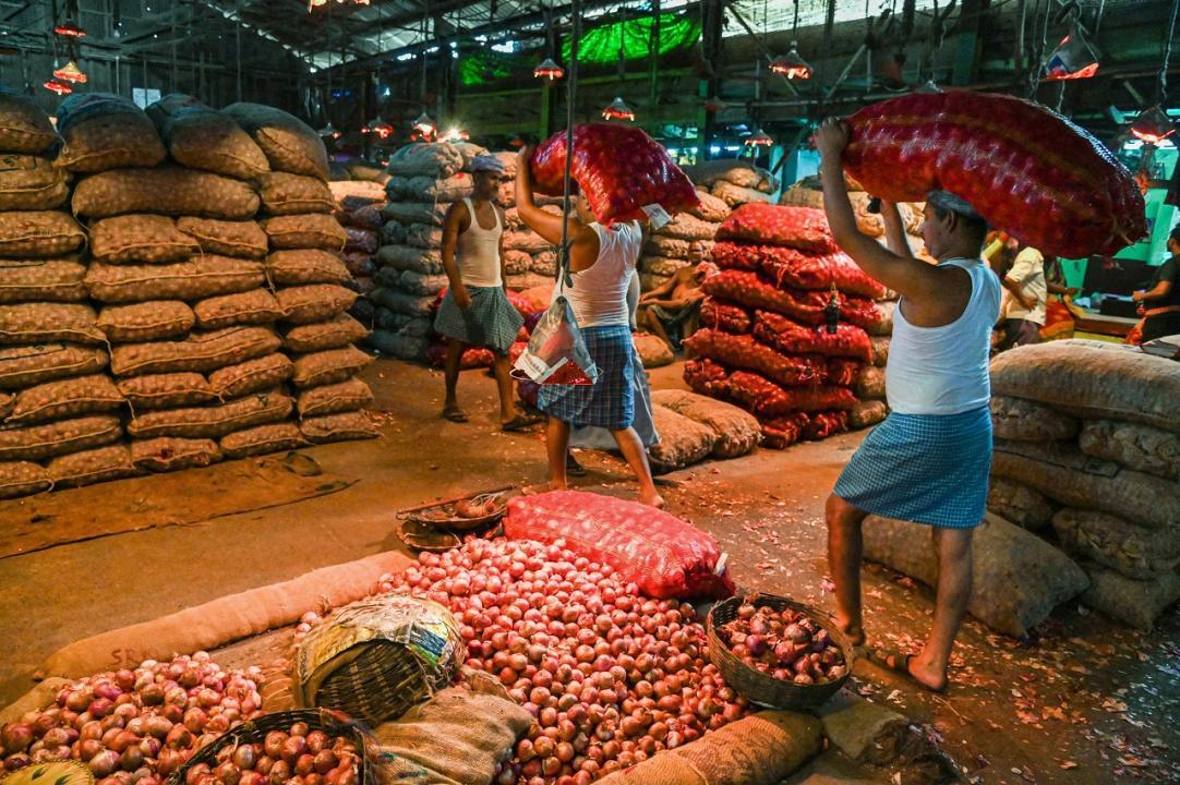 In Photos: Government launches aggressive retail sale of onions at Rs 25 per kg