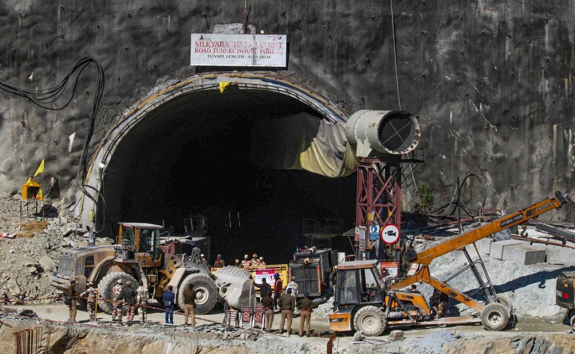 Setback at Silkyara tunnel, drilling to rescue trapped workers put on hold again