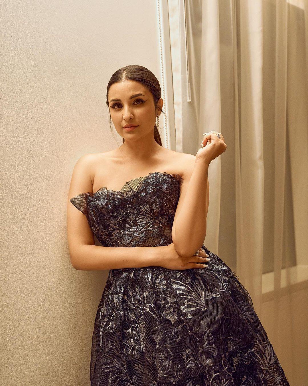 This gown, with the exact same makeup, will earn you a lot of praise from your friends