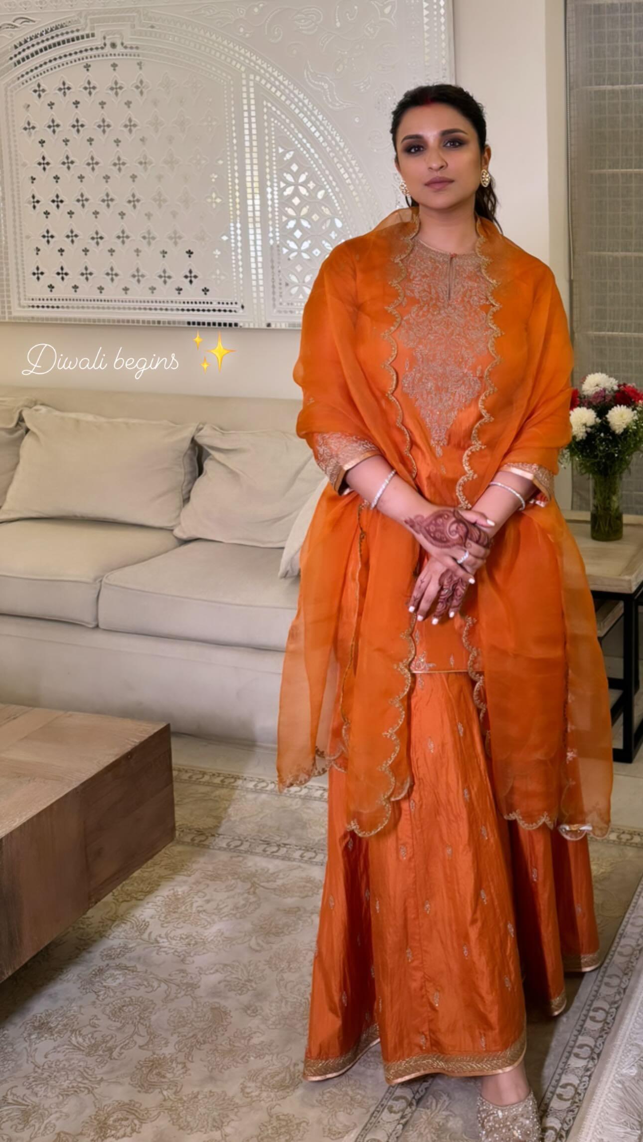 Parineeti tied her hair in a bun and her smoky eyes and the pretty red bindi elevated her look
