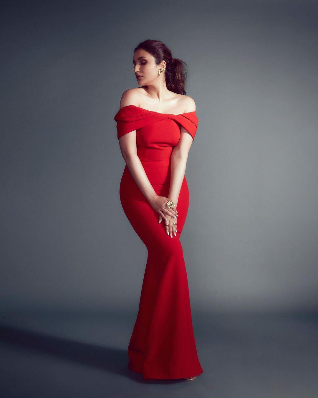 The actress styled her hair in a high ponytail and applied nude pink lipstick to complete her look