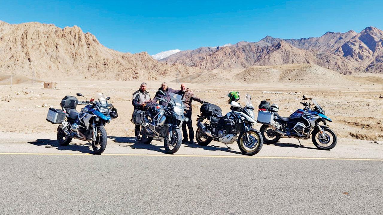 Khushroo Homji, Parvez Patel and Khodaram Zandbaf, 48 kms before Leh