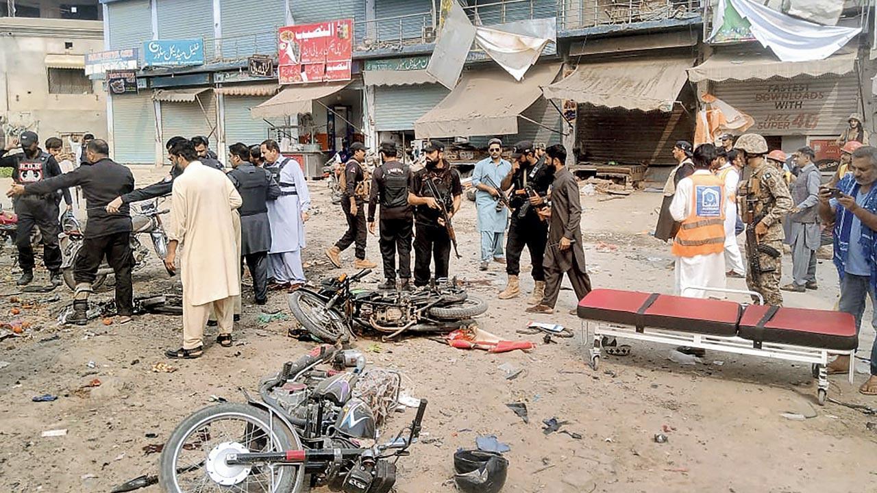 Planted bomb kills 5, wounds 20 in Pakistan