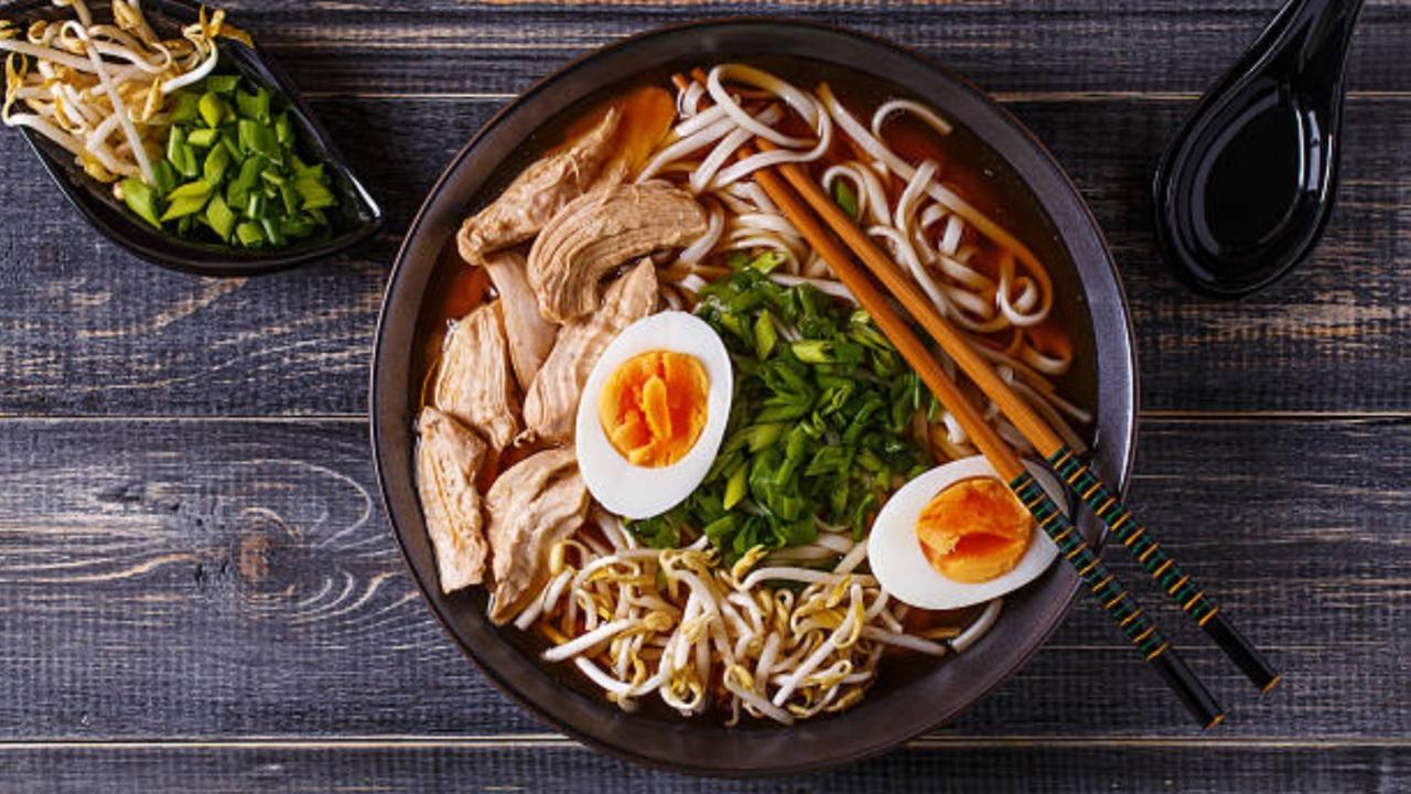 Enjoy a good meal at these Mumbai restaurants promising your taste buds a new experience