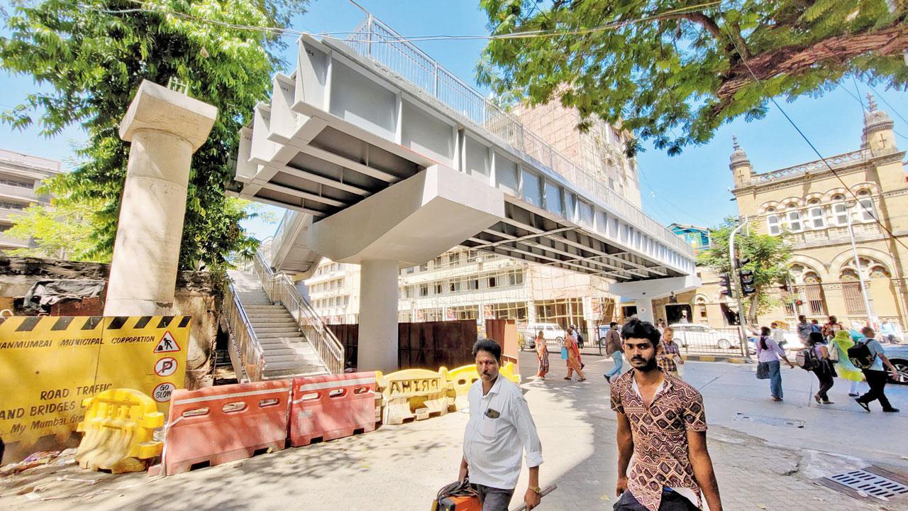Mumbai: Railway commuters have BMC to thank for Himalaya Bridge escalator delay