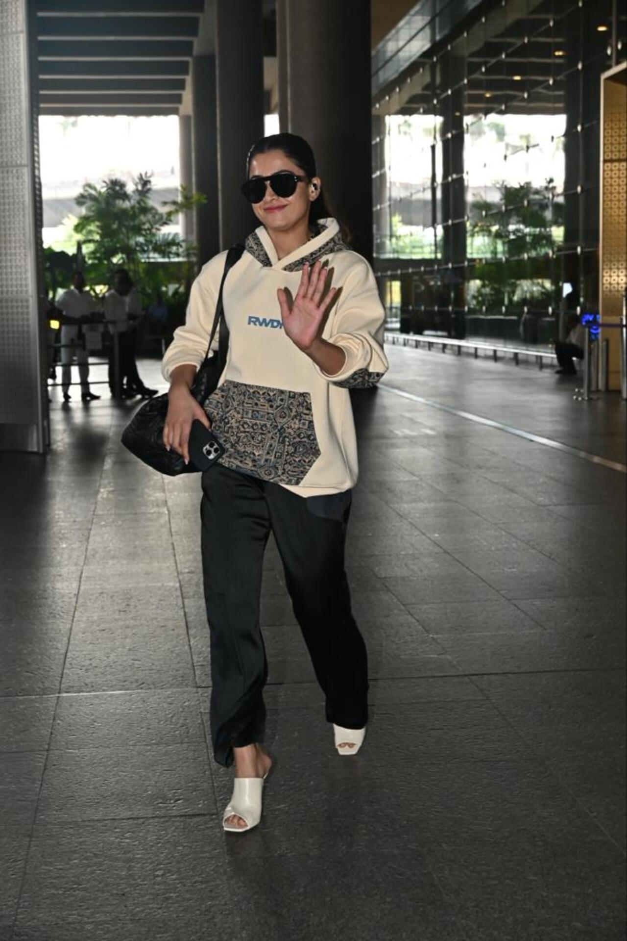 Rashmika Mandanna was spotted at the Mumbai airport earlier today