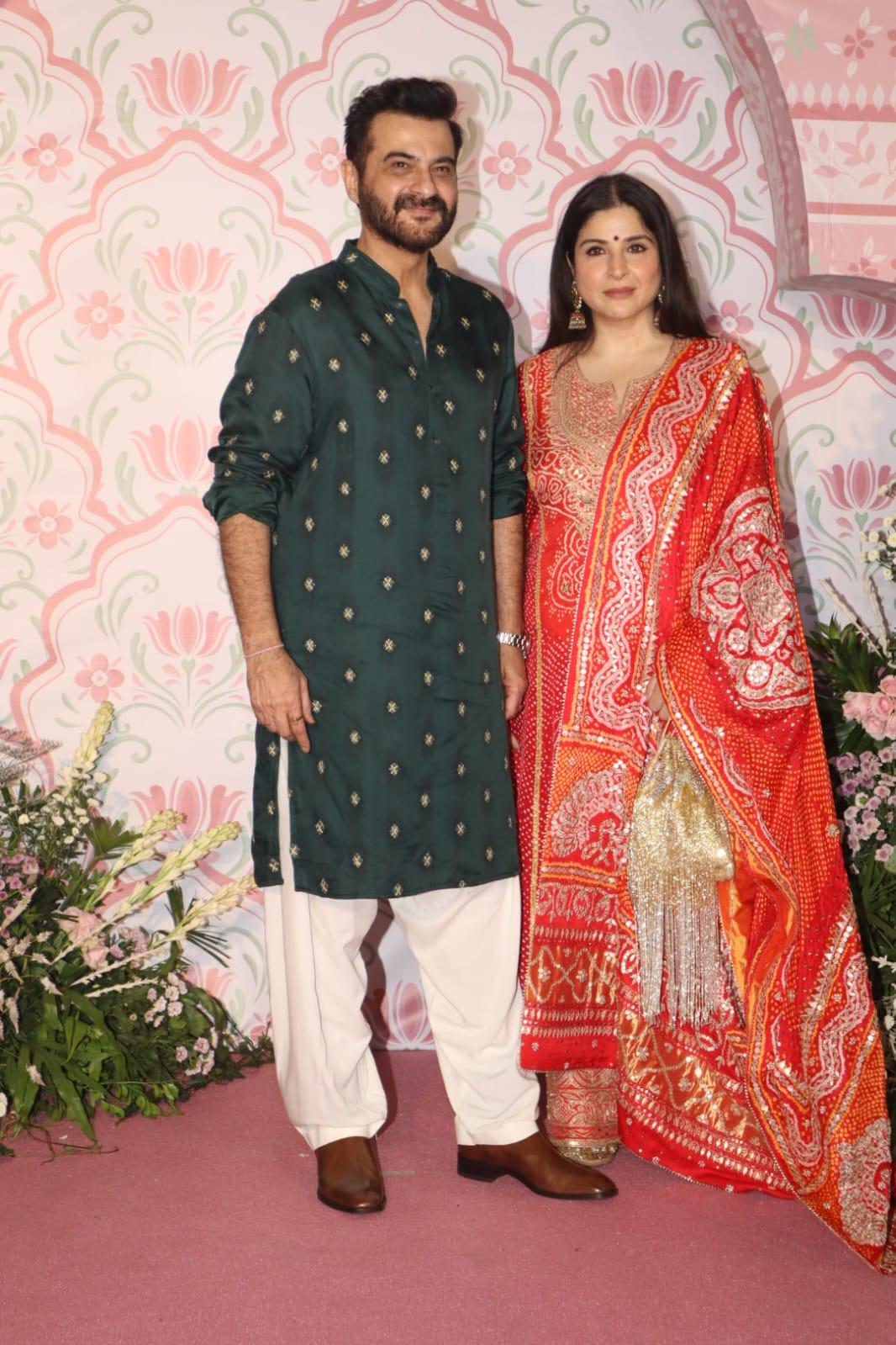 Sanjay and Maheep Kapoor showed up at the event looking adorable!