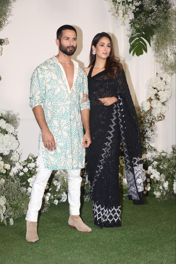 Shahid Kapoor and Mira Rajput looked stunning in their traditional outfits while celebrating Diwali at Manish Malhotra's house