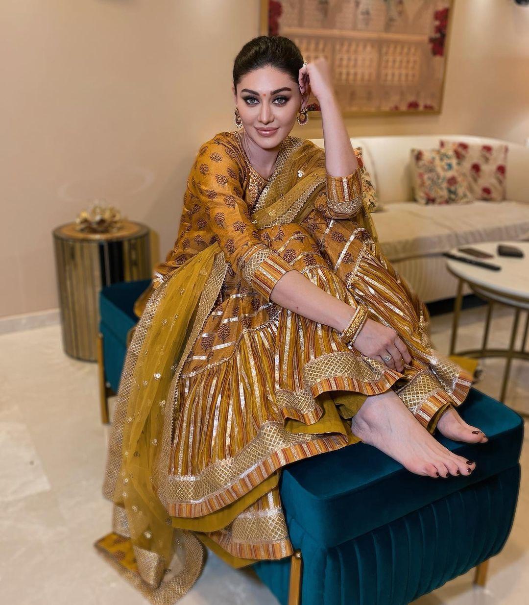 For the perfect look at your friend's sangeet, channel Shefali's style with a decorated anarkali