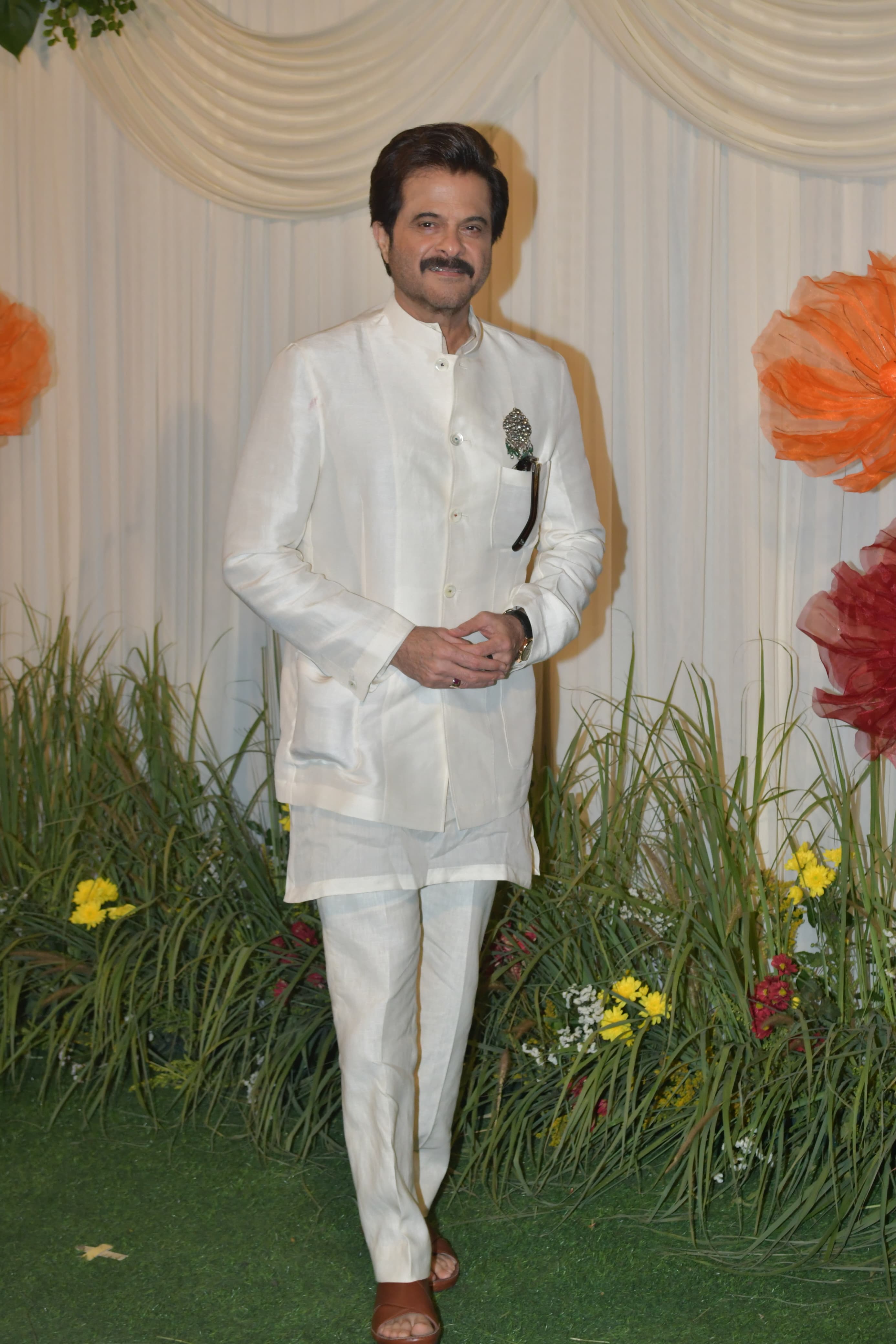 Anil Kapoor never fails to impress us with his style. The veteran actor opted for an all-white traditional attire to ace his look