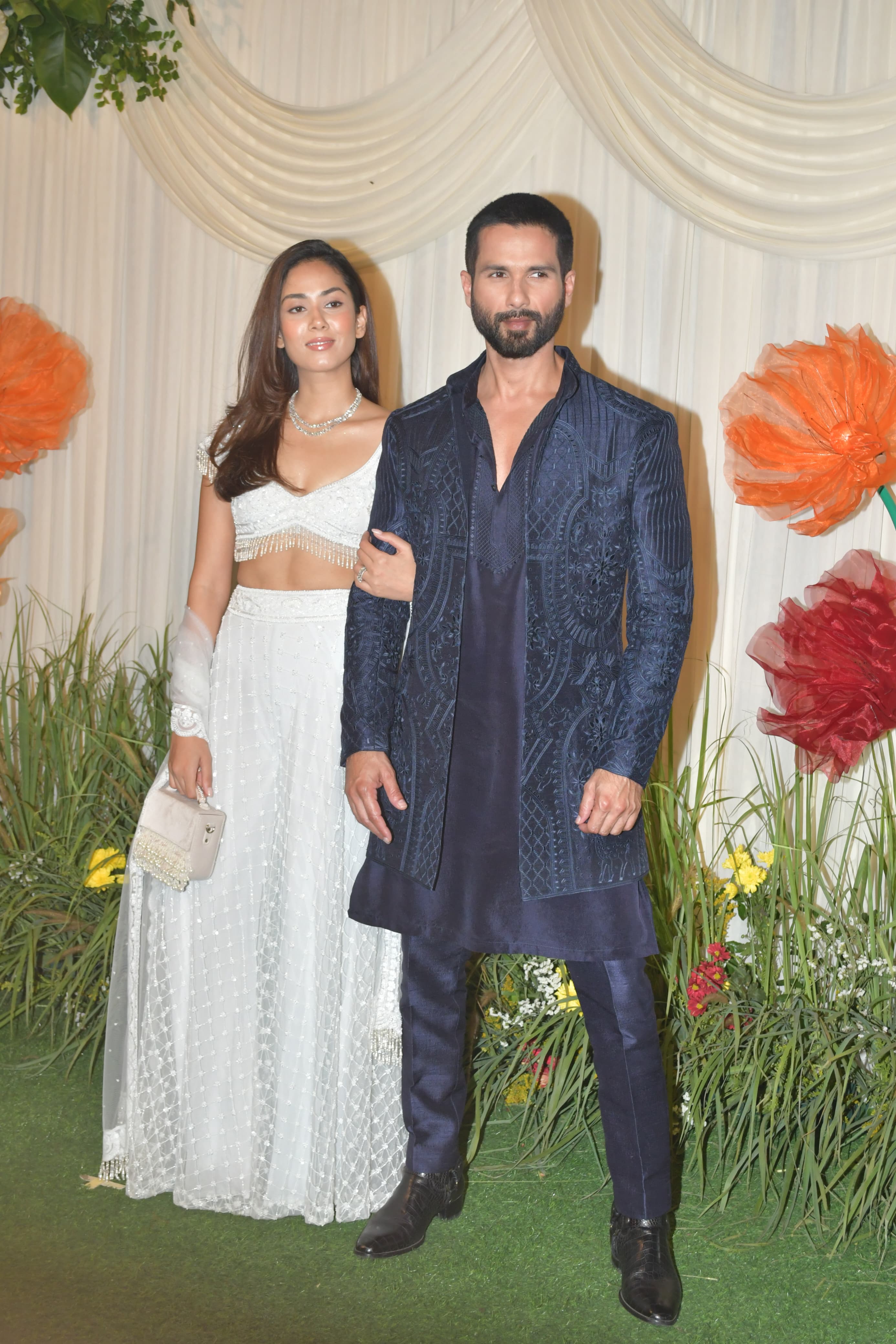 Love birds Shahid Kapoor and Mira Rajput looked super hot as they made a stylish entry at Shilpa Shetty's Diwali bash