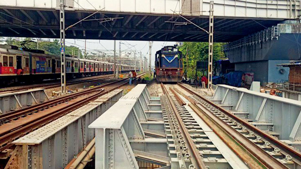 Mumbai: Sixth line along Khar-Goregaon stns will help add more train services, says WR