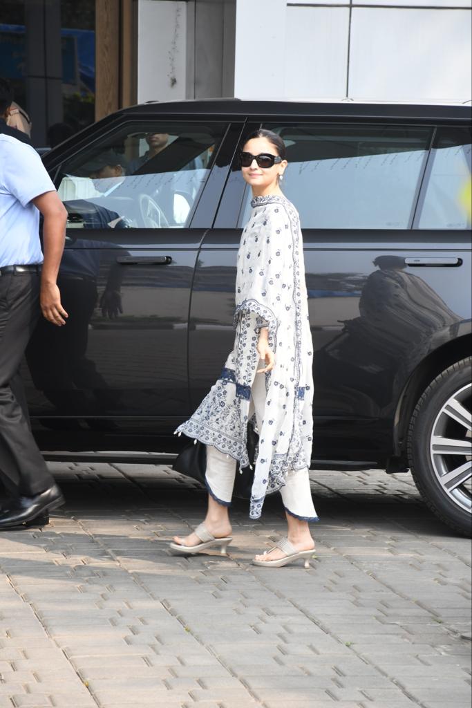 Alia Bhatt looked stunning as she was papped at the airport