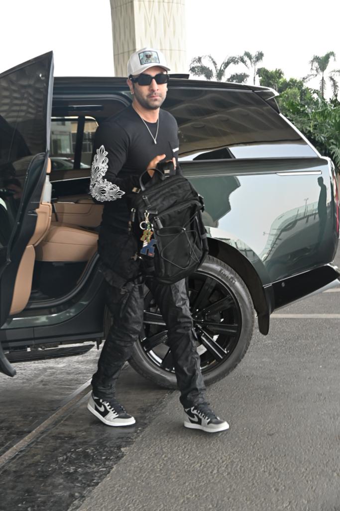 Ranbir Kapoor looked uber cool as he was clicked at the airport